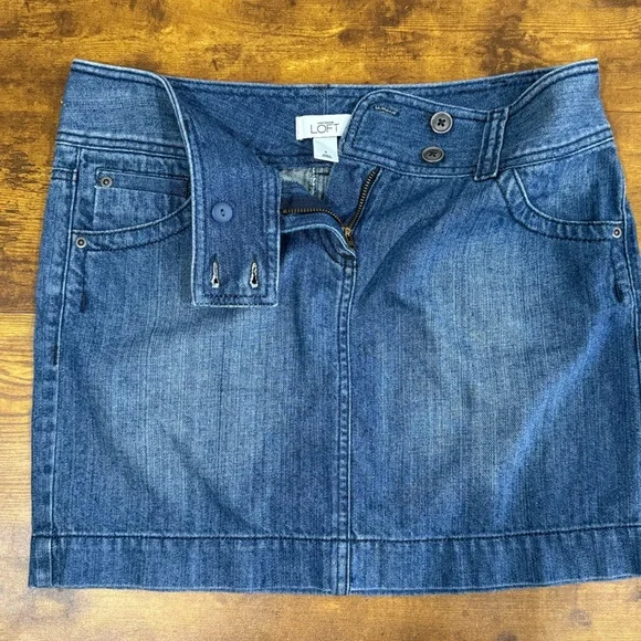 LOFT Denim Mini skirt size 4 - Picture 3 of 4